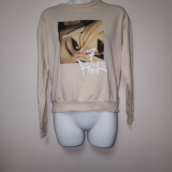 Ariana Grande Divided Cream Crewneck S - Picture 4 of 10